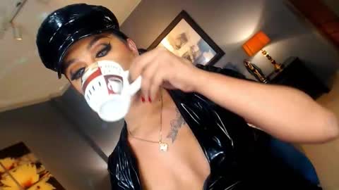 UrMajestyTyra online show from February 8, 7:34 am