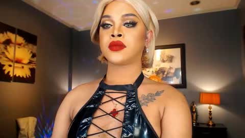 UrMajestyTyra online show from February 3, 6:40 am