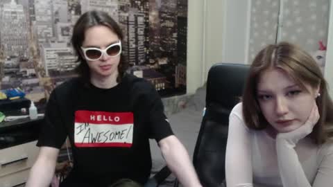 Mary online show from April 3, 5:09 pm