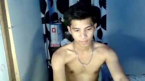 ursweetie_boy online show from July 18, 2:41 pm