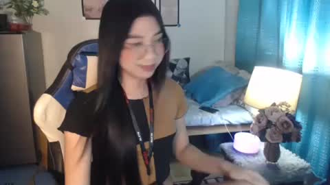 Ashley Kate Mateo Gray online show from February 3, 11:20 am