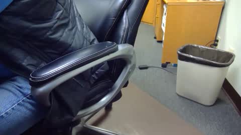 useemie online show from February 9, 9:17 pm