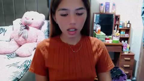 Snapshot of usweetcummer_kiana chatting on October 13, 10:01 pm usweetcummer_kiana online show from October 13, 10:01 pm