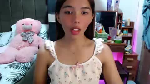 Snapshot of usweetcummer_kiana chatting on October 18, 3:00 am usweetcummer_kiana online show from October 18, 3:00 am
