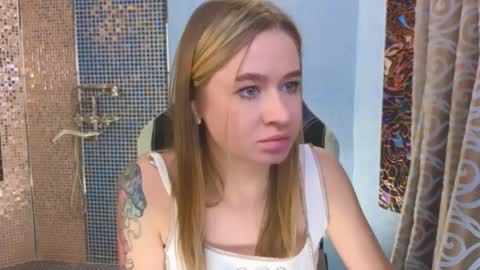 Snapshot of uvrays999 chatting on October 20, 6:46 pm Leila online show from October 20, 6:46 pm