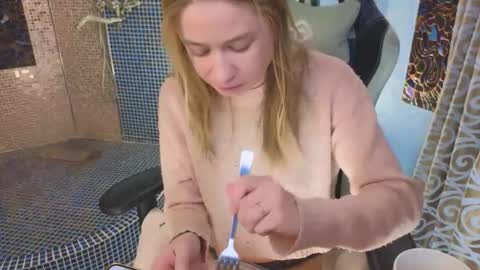 Snapshot of uvrays999 chatting on September 30, 11:37 pm Leila online show from September 30, 11:37 pm