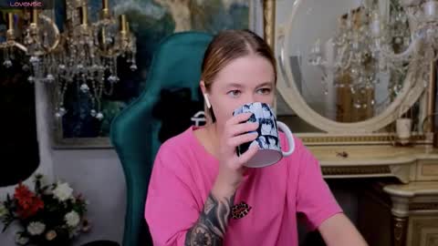 Snapshot of uvrays999 chatting on September 29, 8:30 pm Leila online show from September 29, 8:30 pm