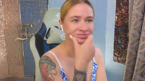 Snapshot of uvrays999 chatting on September 11, 2:46 am Leila online show from September 11, 2:46 am