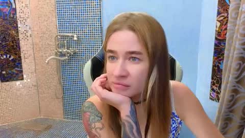 Snapshot of uvrays999 chatting on October 2, 4:17 pm Leila online show from October 2, 4:17 pm