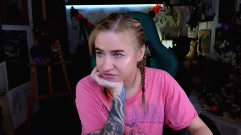 Snapshot of uvrays999 chatting on October 28, 7:48 pm Leila online show from October 28, 7:48 pm