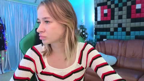 Snapshot of uvrays999 chatting on December 31, 10:12 pm Leila online show from December 31, 10:12 pm