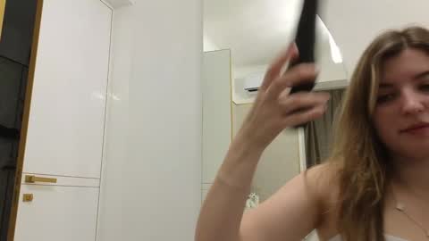 Sarah     online show from January 19, 5:26 am