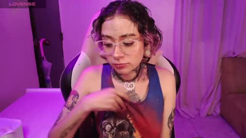 Vainilla Independent model online show from February 22, 10:09 pm