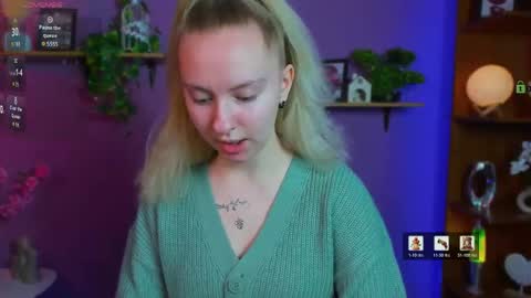 vaiolet_lovely online show from April 23, 6:31 pm