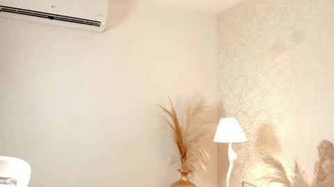 Vaiolet  online show from April 20, 11:30 pm