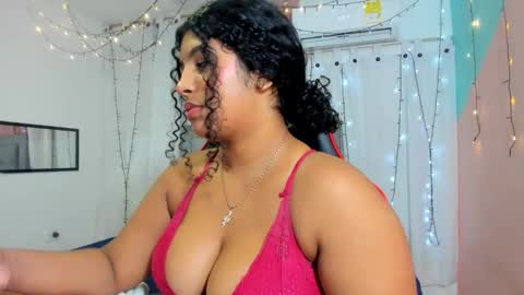 Snapshot of valentina_0_ chatting on February 6, 9:53 am Valentina online show from February 6, 9:53 am