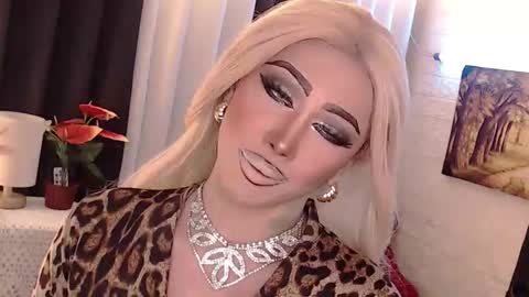 Snapshot of valentina_goddess_tsxxx chatting on October 16, 9:13 pm Amanda online show from October 16, 9:13 pm