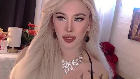 Snapshot of valentina_goddess_tsxxx chatting on October 9, 3:23 am Amanda online show from October 9, 3:23 am