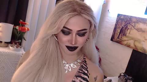 Snapshot of valentina_goddess_tsxxx chatting on October 10, 6:30 am Amanda online show from October 10, 6:30 am
