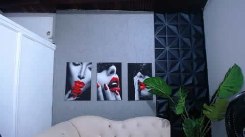 Valentina  online show from April 18, 3:19 am