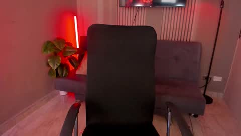 Val online show from February 26, 3:59 pm