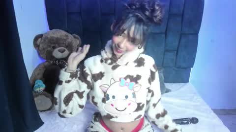 valentinaklean1 online show from March 7, 6:35 am