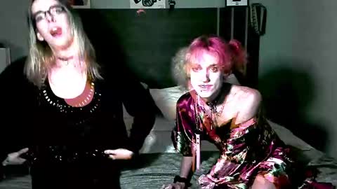 Tina Bates online show from December 26, 11:10 am