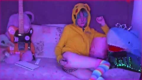 Tina Bates online show from November 30, 11:17 am