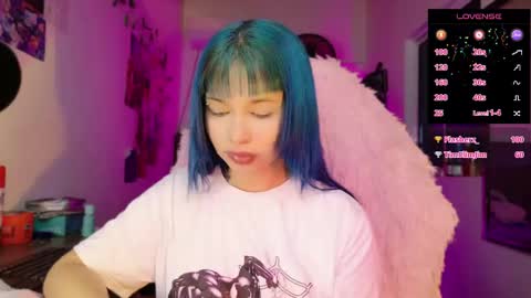 Danielle  Please help me to reach 300 thumbs up online show from December 22, 8:10 am