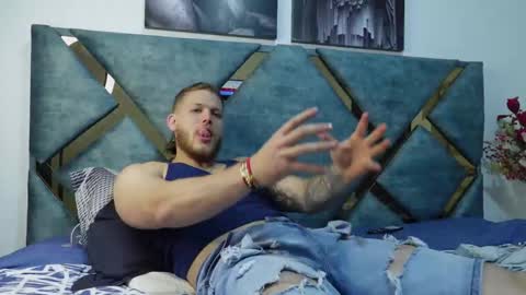 Snapshot of valentino_ferrari28 chatting on October 2, 1:37 am Valentino Ferrari online show from October 2, 1:37 am