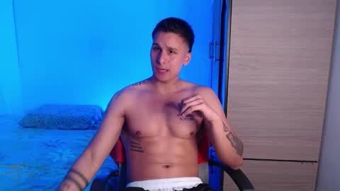 Snapshot of valentinosex_1 chatting on October 26, 8:41 pm VALENTINO online show from October 26, 8:41 pm