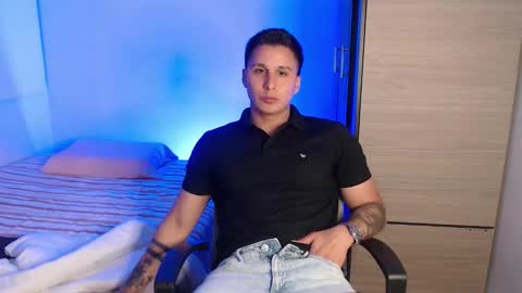 VALENTINO online show from February 19, 10:53 pm