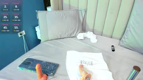 Snapshot of valeri_saenz chatting on October 12, 5:22 am Valeri online show from October 12, 5:22 am