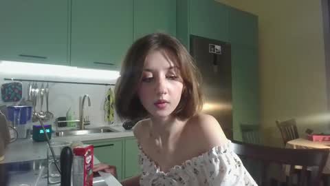 Snapshot of valerie_mooon chatting on February 6, 9:06 pm Kristi moony online show from February 6, 9:06 pm