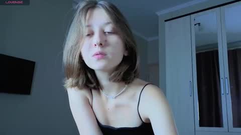 Snapshot of valerie_mooon chatting on October 4, 11:02 pm Kristi moony online show from October 4, 11:02 pm