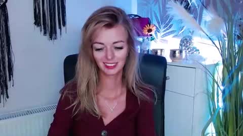 Valerie  online show from December 30, 2:51 pm