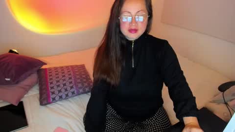 Snapshot of valeryvass_07 chatting on December 20, 6:08 am My name is Valery... Nice to meet you thumb up me please its important online show from December 20, 6:08 am