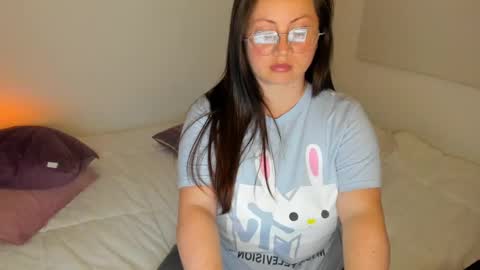 Snapshot of valeryvass_07 chatting on December 22, 3:33 am My name is Valery... Nice to meet you thumb up me please its important online show from December 22, 3:33 am