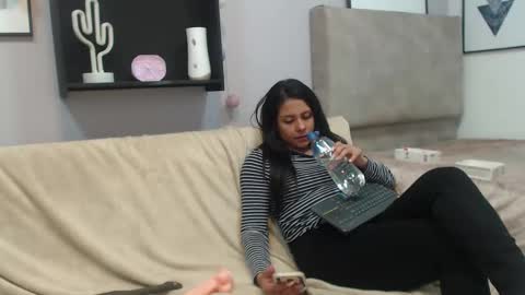 Snapshot of valevicious chatting on February 25, 12:03 am valevicious online show from February 25, 12:03 am