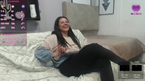 Snapshot of valevicious chatting on March 4, 11:43 pm valevicious online show from March 4, 11:43 pm