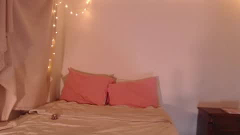 VALIENTE  online show from April 18, 4:47 am