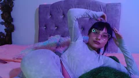 valkiry_ online show from March 2, 10:05 pm