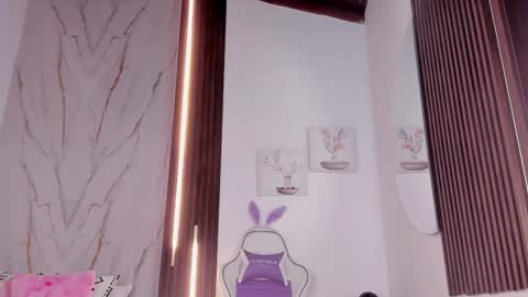 Vallolet Peach  online show from December 4, 11:54 am