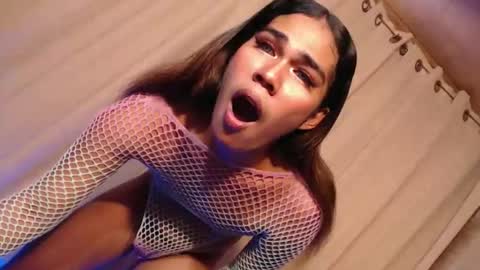 vampy_ebony_laxine online show from October 22, 5:32 am