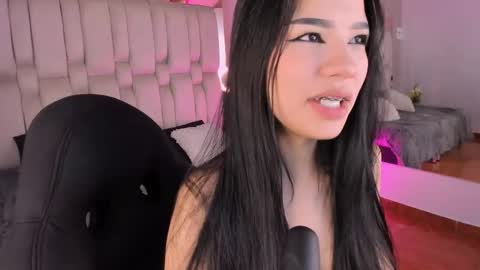 vanessaduval online show from November 12, 4:37 am