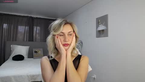 Vanessa  online show from October 4, 1:42 pm