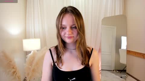 vanilla_echo_ online show from April 3, 12:45 pm