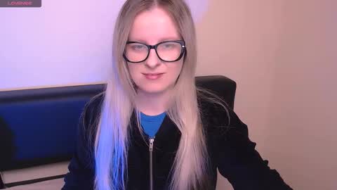 Snapshot of vanillaex_ chatting on October 23, 6:48 am Mia online show from October 23, 6:48 am