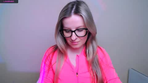 Mia online show from February 10, 9:01 am