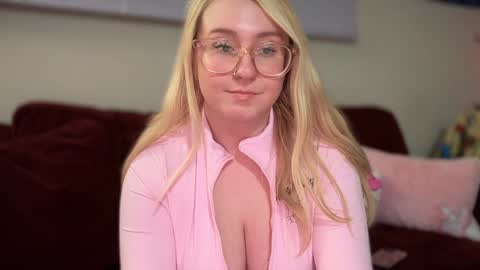 vanillapuddingpie online show from February 4, 3:44 am